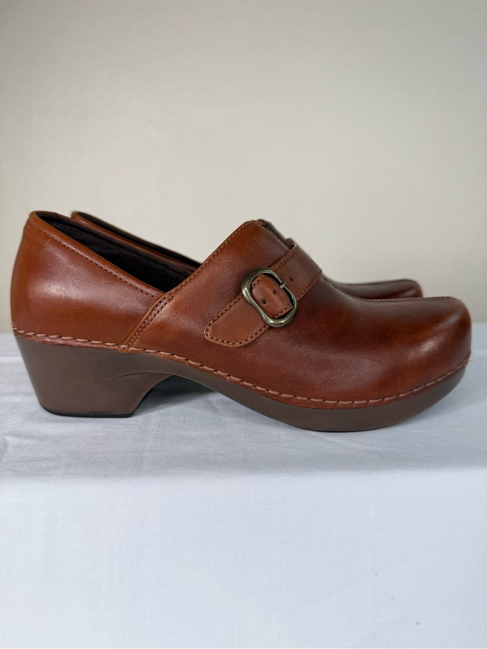 Dansko Tamara Brown Leather Buckle Strap Wedge Clogs Shoes Size 38 LIKE NEW